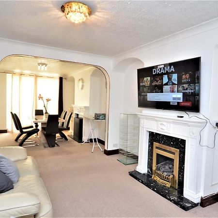 London Deluxe 3 Bedroom House With Parking Space Dagenham Zewnętrze zdjęcie