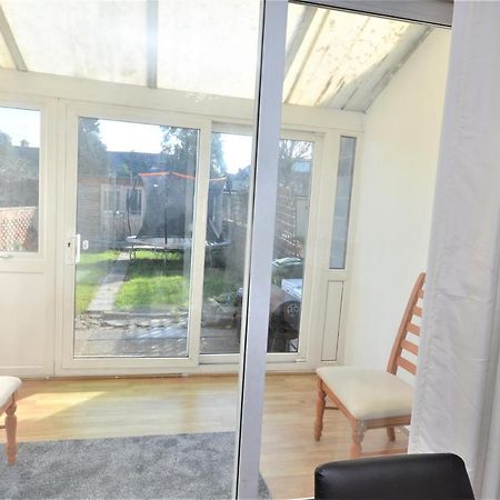 London Deluxe 3 Bedroom House With Parking Space Dagenham Zewnętrze zdjęcie