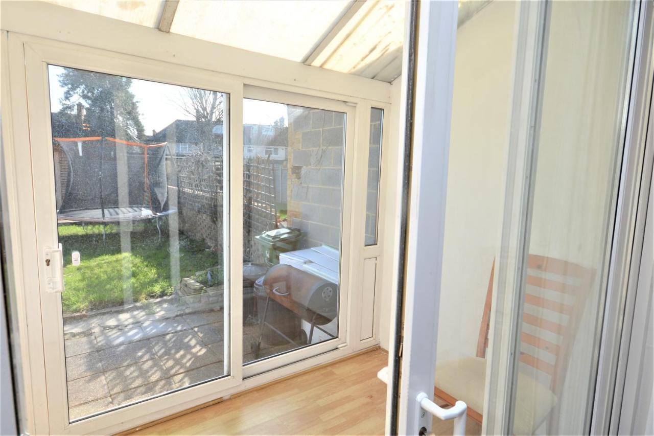 London Deluxe 3 Bedroom House With Parking Space Dagenham Zewnętrze zdjęcie
