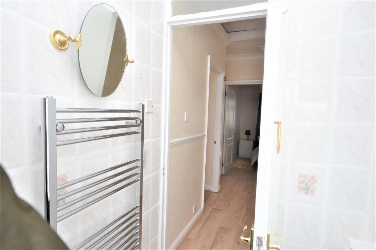 London Deluxe 3 Bedroom House With Parking Space Dagenham Zewnętrze zdjęcie