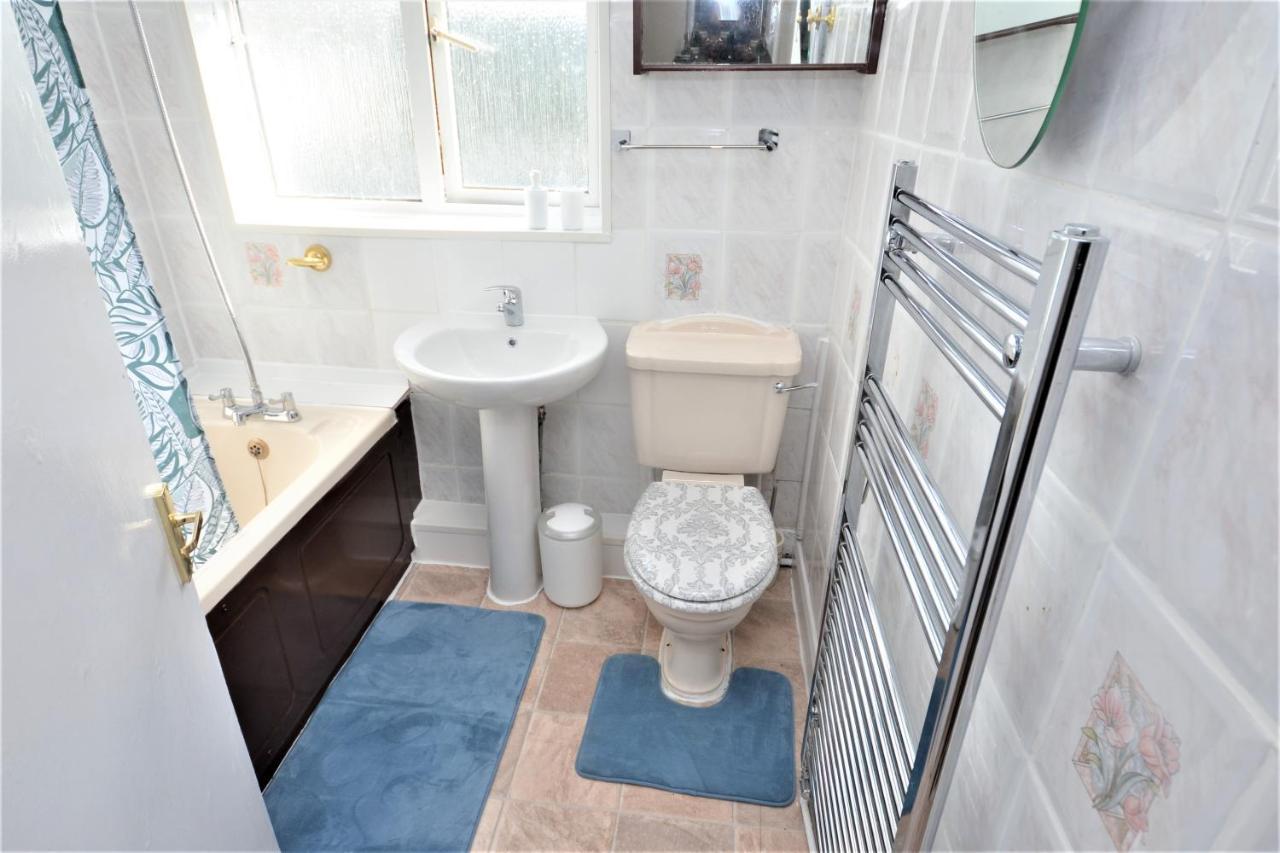 London Deluxe 3 Bedroom House With Parking Space Dagenham Zewnętrze zdjęcie