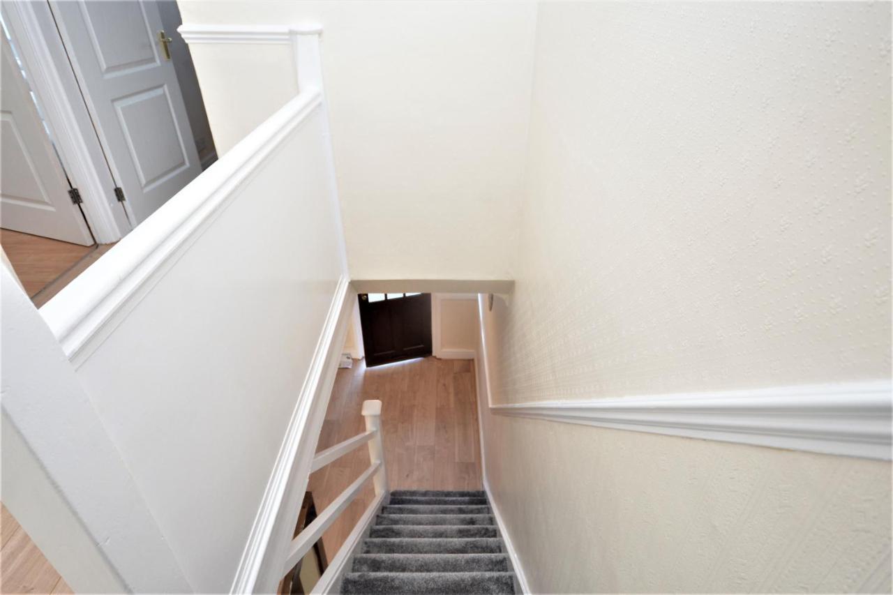 London Deluxe 3 Bedroom House With Parking Space Dagenham Zewnętrze zdjęcie