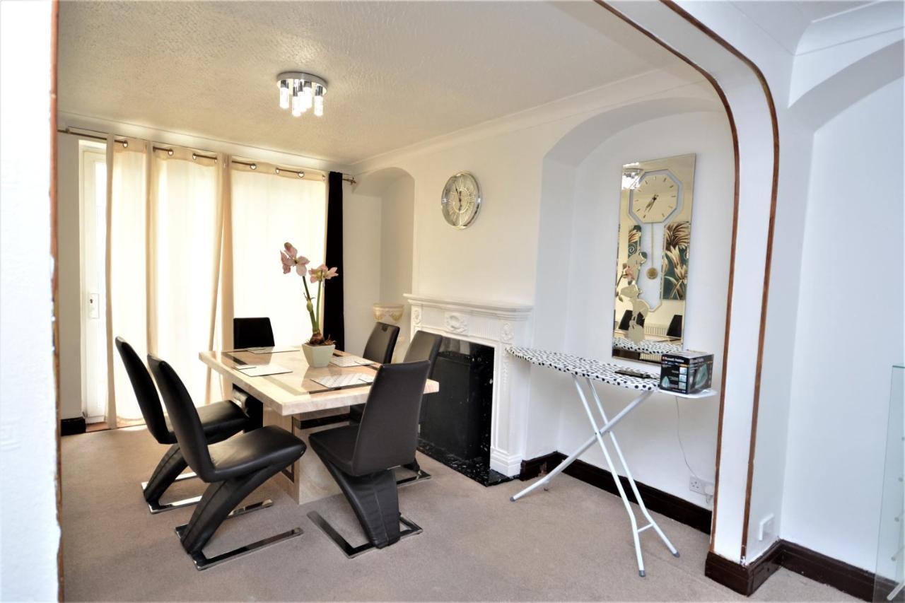 London Deluxe 3 Bedroom House With Parking Space Dagenham Zewnętrze zdjęcie